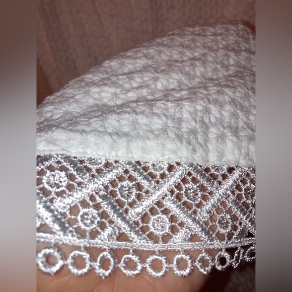 Stunning Tahari dress! Perfect for bridal showers or spring events! Size 6 - Picture 3 of 5